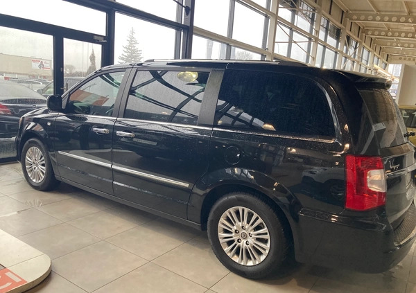 Lancia Voyager cena 40900 przebieg: 253205, rok produkcji 2011 z Opatów małe 407